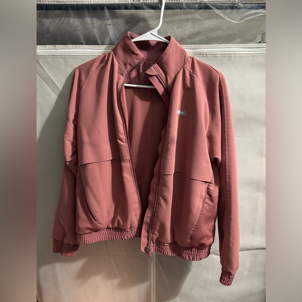 FIGS Sydney Scrub Jacket in Mauve